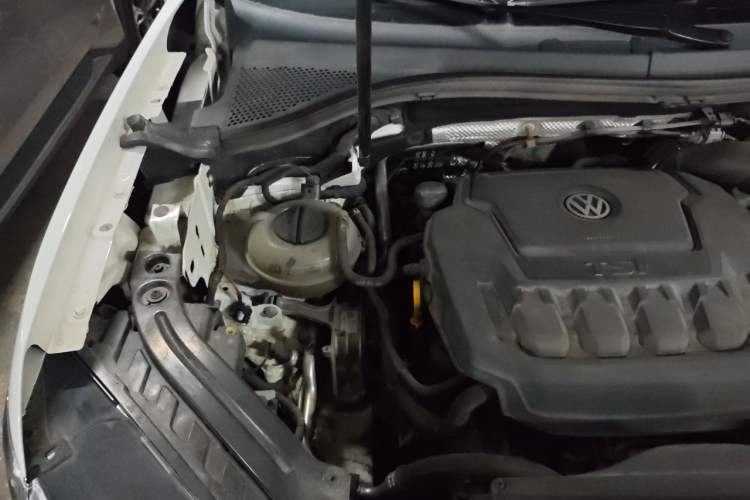 Used Volkswagen Tayron 2019 330TSI Two-Wheel Drive Luxury Model China VI Standard Engine Bay Right