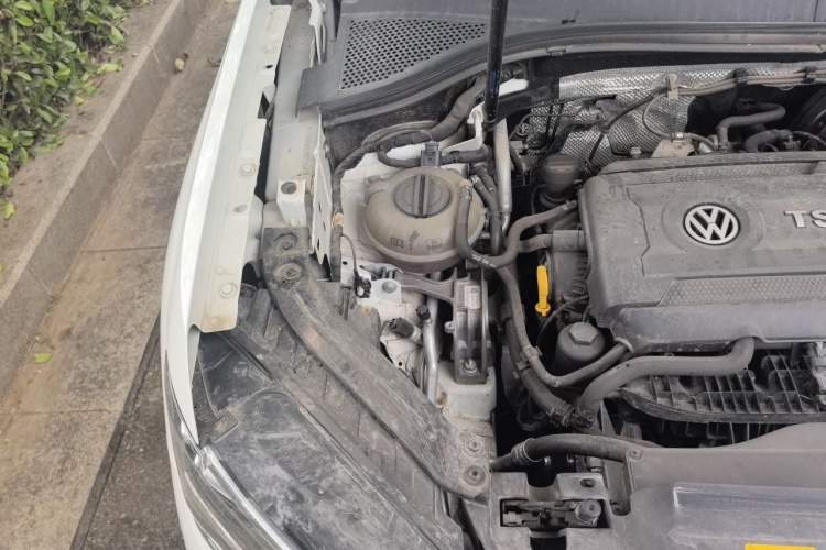Used Volkswagen Tayron 2019 380TSI Four-Wheel Drive R-Line China VI-standard Engine Bay Right