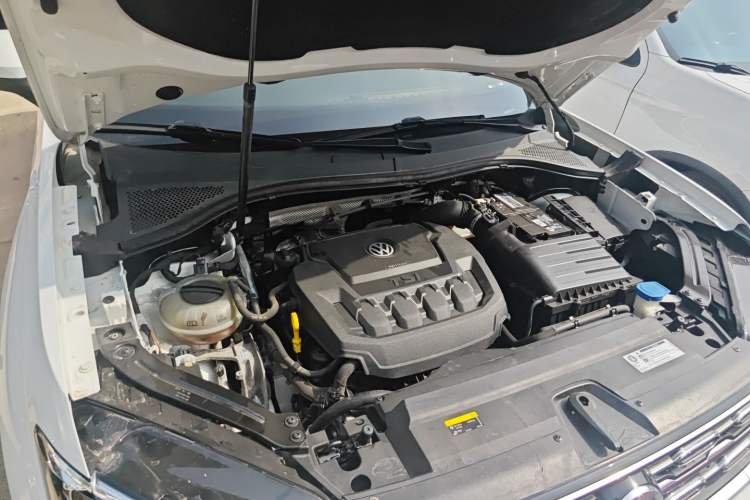 Used Volkswagen Tayron 2019 330TSI Two-Wheel-Drive Luxury Version China V Emission Standard Engine Bay