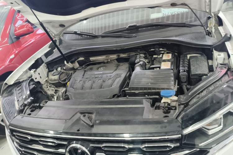 Used Volkswagen Tayron 2019 330TSI Two-Wheel Drive Luxury Model China VI Standard Engine Bay