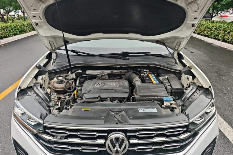 Used Volkswagen Tayron 2019 380TSI Four-Wheel Drive R-Line China VI-standard Engine Bay
