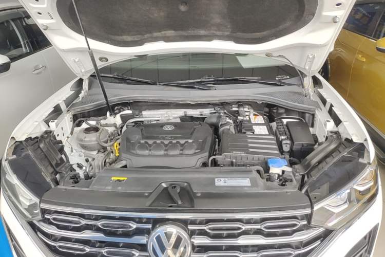 Used Volkswagen Tayron 2019 330TSI Two-Wheel Drive Luxury Model China VI Standard Engine Bay