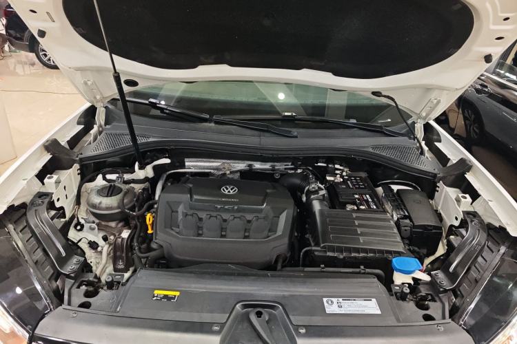 Used Volkswagen Tayron 2019 330TSI Two-Wheel Drive Luxury Model China VI Standard Engine Bay