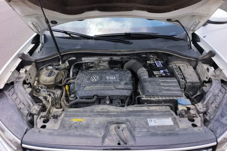 Used Volkswagen Tayron 2019 380TSI Four-Wheel Drive R-Line China VI-standard Engine Bay