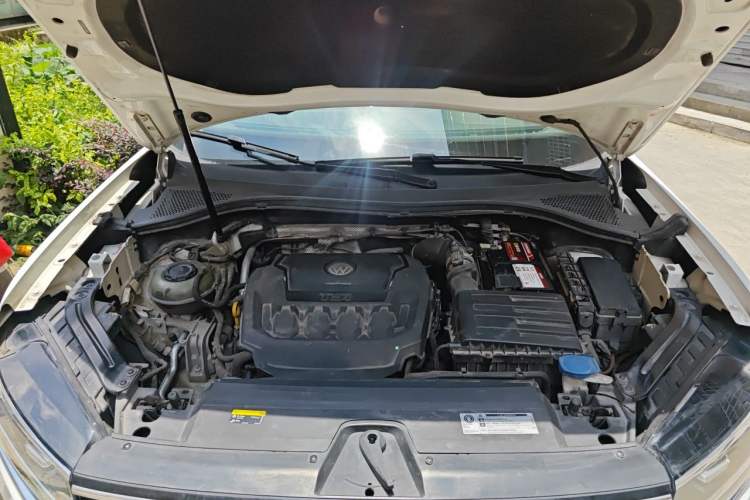 Used Volkswagen Tayron 2019 330TSI Two-Wheel Drive Luxury Model China VI Standard Engine Bay