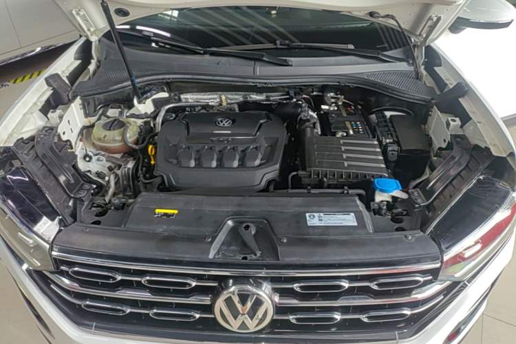 Used Volkswagen Tayron 2019 330TSI Two-Wheel Drive Luxury Model China VI Standard Engine Bay