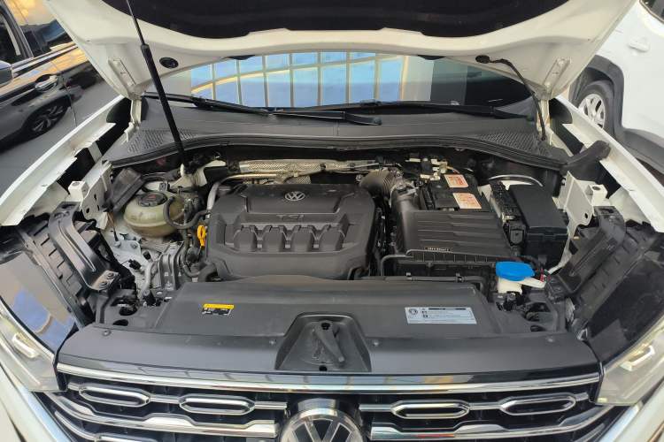 Used Volkswagen Tayron 2019 330TSI Two-Wheel Drive Luxury Model China VI Standard Engine Bay
