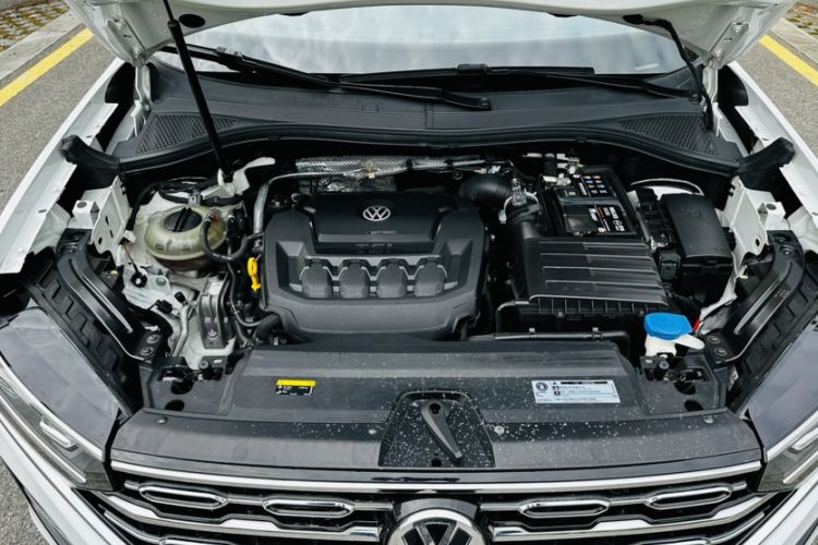 Used Volkswagen Tayron 2019 330TSI Two-Wheel-Drive Luxury Plus China VI Standard Engine Bay