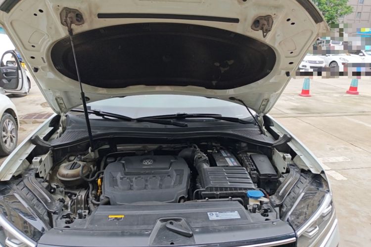 Used Volkswagen Tayron 2019 330TSI Two-Wheel-Drive Luxury Version China V Emission Standard Engine Bay