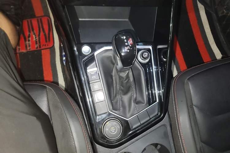 Used Volkswagen Tayron 2019 330TSI Four-Wheel Drive Luxury Version China VI Standard Gear Lever