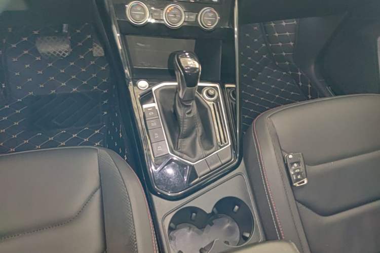 Used Volkswagen Tayron 2019 330TSI Two-Wheel Drive Luxury Model China VI Standard Gear Lever