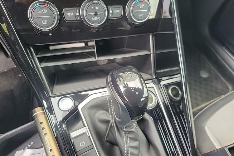 Used Volkswagen Tayron 2019 380TSI Four-Wheel Drive R-Line China VI-standard Gear Lever