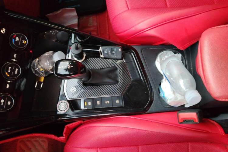Used Volkswagen Tayron 2019 330TSI Two-Wheel-Drive Luxury Version China V Emission Standard Gear Lever