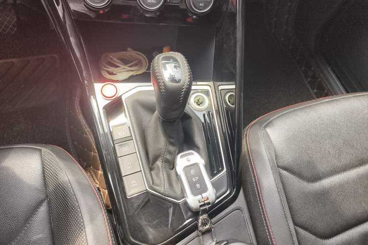 Used Volkswagen Tayron 2019 330TSI Two-Wheel Drive Luxury Model China VI Standard Gear Lever
