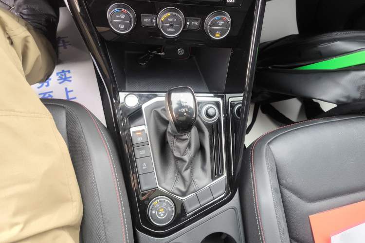Used Volkswagen Tayron 2019 330TSI Four-Wheel Drive Luxury Version China VI Standard Gear Lever