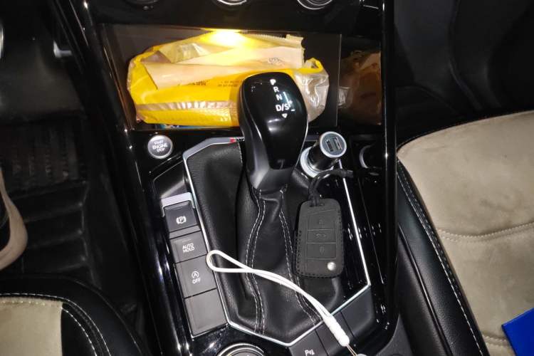 Used Volkswagen Tayron 2019 380TSI Four-Wheel Drive R-Line China VI-standard Gear Lever