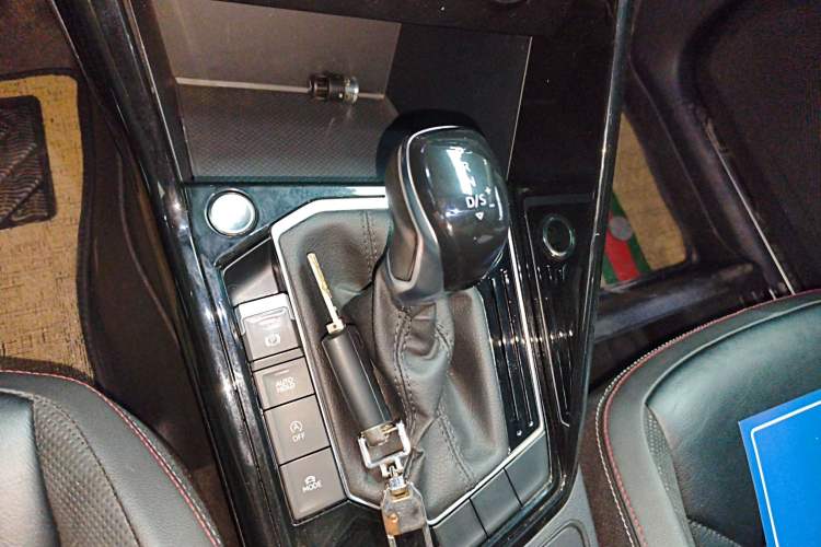 Used Volkswagen Tayron 2019 330TSI Two-Wheel-Drive Luxury Version China V Emission Standard Gear Lever