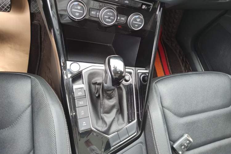 Used Volkswagen Tayron 2019 330TSI Two-Wheel Drive Luxury Model China VI Standard Gear Lever