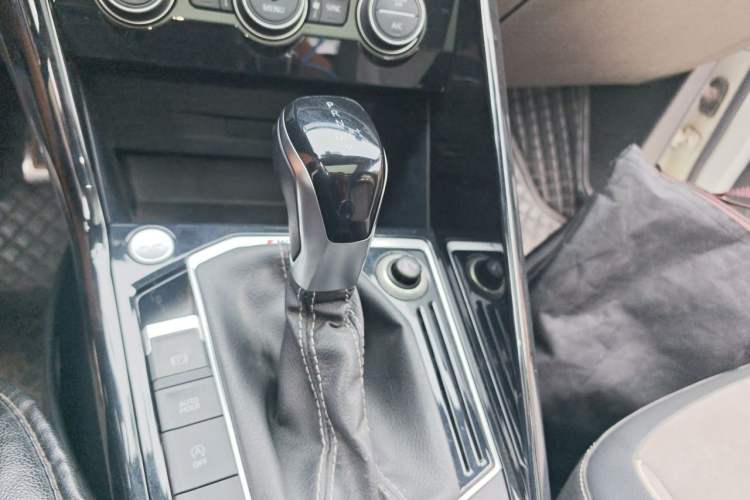 Used Volkswagen Tayron 2019 380TSI Four-Wheel Drive R-Line China VI-standard Gear Lever
