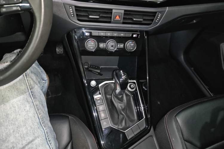 Used Volkswagen Tayron 2019 330TSI Two-Wheel-Drive Luxury Version China V Emission Standard Gear Lever