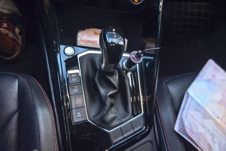 Used Volkswagen Tayron 2019 330TSI Two-Wheel-Drive Luxury Version China V Emission Standard Gear Lever