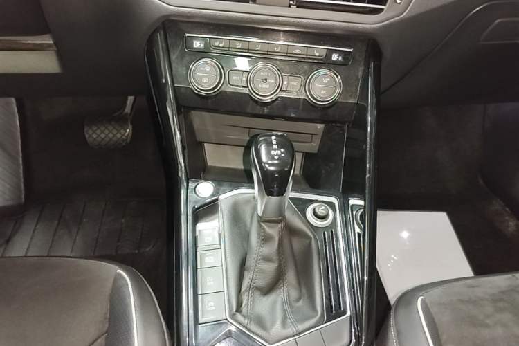 Used Volkswagen Tayron 2019 330TSI Two-Wheel-Drive Luxury Plus China VI Standard Gear Lever