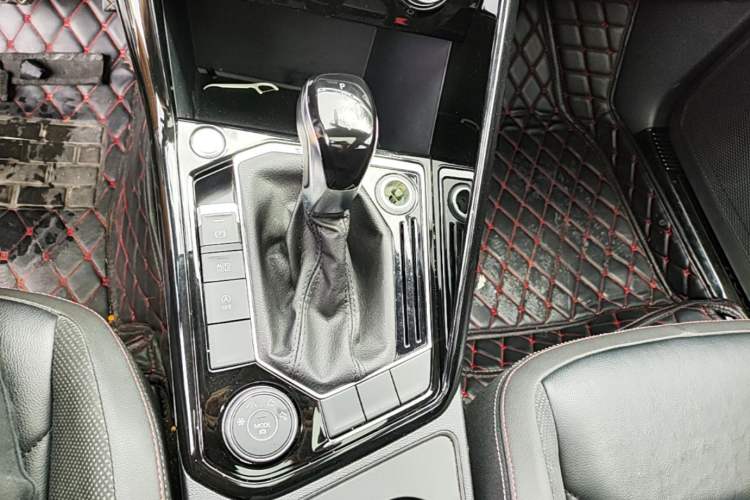 Used Volkswagen Tayron 2019 330TSI Four-Wheel Drive Luxury Version China VI Standard Gear Lever