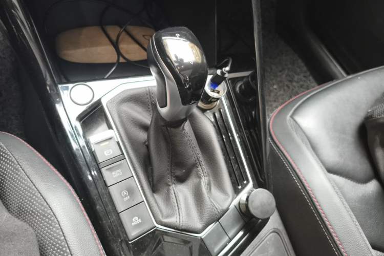 Used Volkswagen Tayron 2019 330TSI Two-Wheel-Drive Luxury Version China V Emission Standard Gear Lever