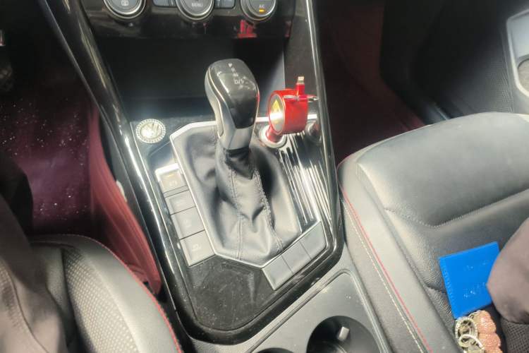 Used Volkswagen Tayron 2019 330TSI Two-Wheel-Drive Luxury Version China V Emission Standard Gear Lever