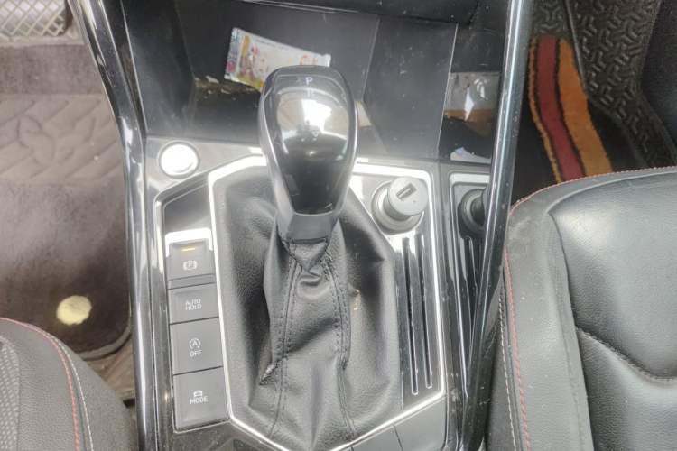 Used Volkswagen Tayron 2019 330TSI Two-Wheel-Drive Luxury Version China V Emission Standard Gear Lever