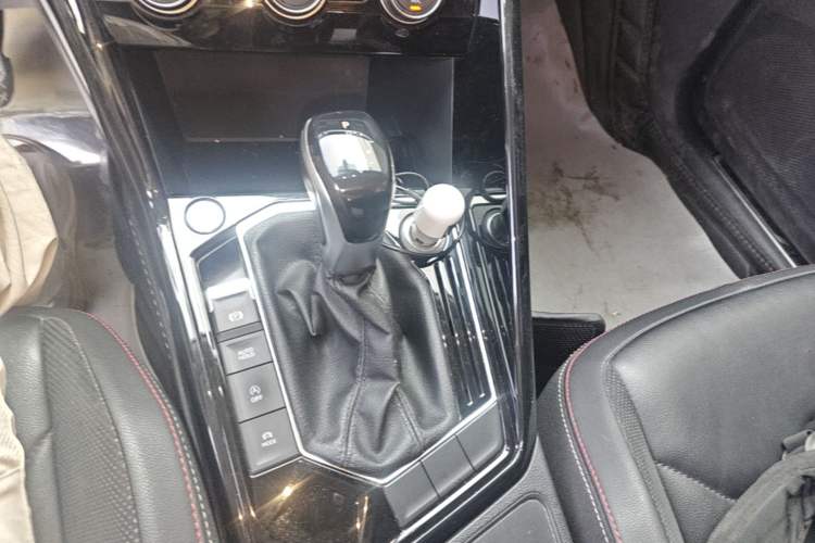 Used Volkswagen Tayron 2019 330TSI Two-Wheel-Drive Luxury Version China V Emission Standard Gear Lever