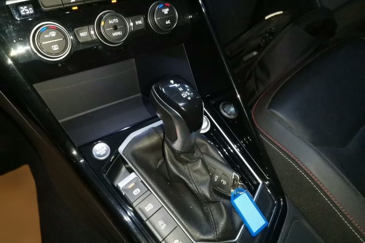Used Volkswagen Tayron 2019 330TSI Two-Wheel-Drive Luxury Version China V Emission Standard Gear Lever