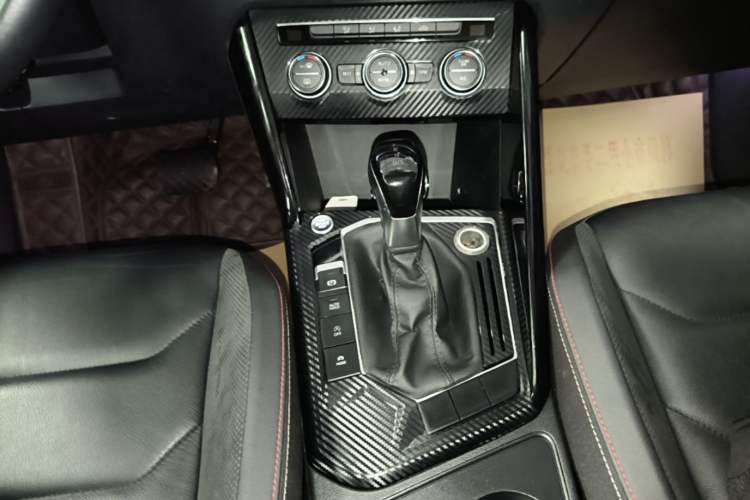 Used Volkswagen Tayron 2019 330TSI Two-Wheel Drive Luxury Model China VI Standard Gear Lever