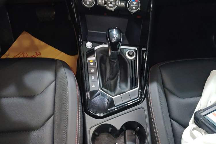 Used Volkswagen Tayron 2019 330TSI Two-Wheel-Drive Luxury Version China V Emission Standard Gear Lever