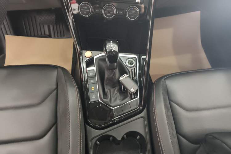 Used Volkswagen Tayron 2019 330TSI Two-Wheel Drive Luxury Model China VI Standard Gear Lever