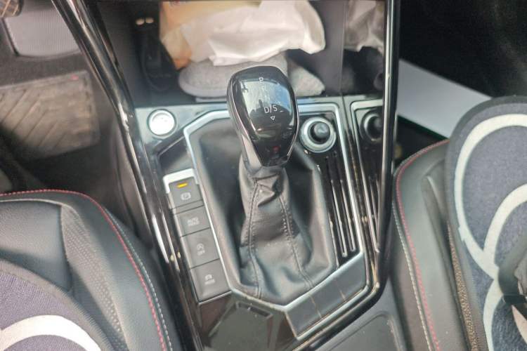 Used Volkswagen Tayron 2019 330TSI Two-Wheel Drive Luxury Model China VI Standard Gear Lever