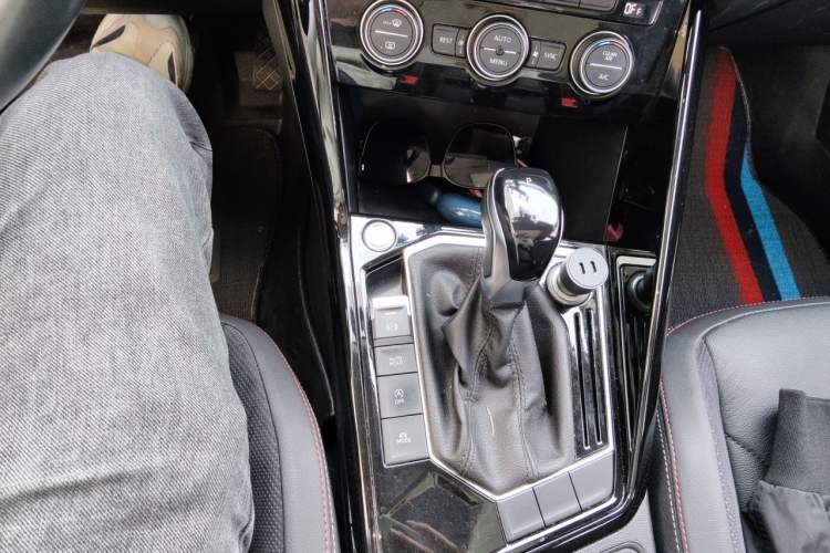 Used Volkswagen Tayron 2019 330TSI Two-Wheel-Drive Luxury Version China V Emission Standard Gear Lever