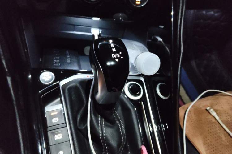 Used Volkswagen Tayron 2019 380TSI Four-Wheel Drive R-Line China VI-standard Gear Lever
