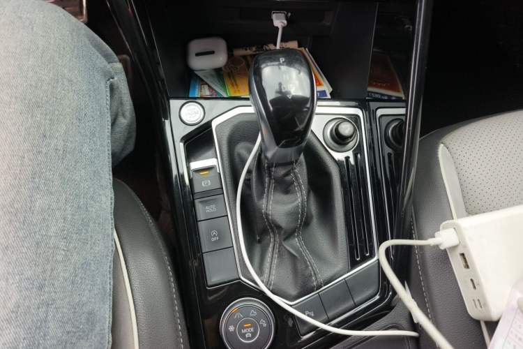 Used Volkswagen Tayron 2019 380TSI Four-Wheel Drive R-Line China VI-standard Gear Lever
