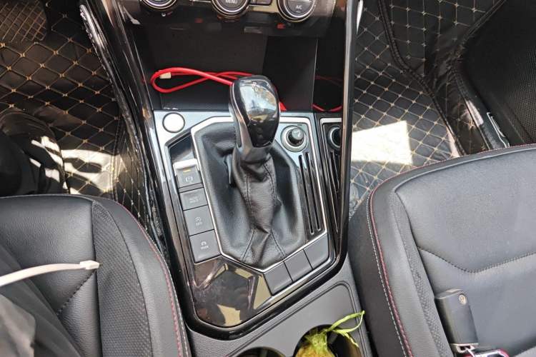 Used Volkswagen Tayron 2019 330TSI Two-Wheel Drive Luxury Model China VI Standard Gear Lever