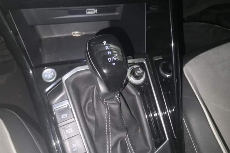 Used Volkswagen Tayron 2019 380TSI All-Wheel Drive R-Line China V-standard Gear Lever