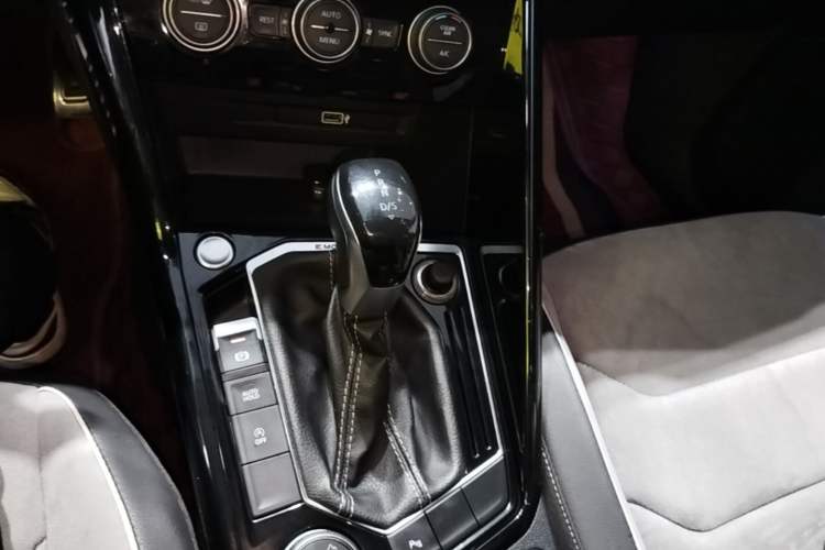 Used Volkswagen Tayron 2019 380TSI Four-Wheel Drive R-Line China VI-standard Gear Lever