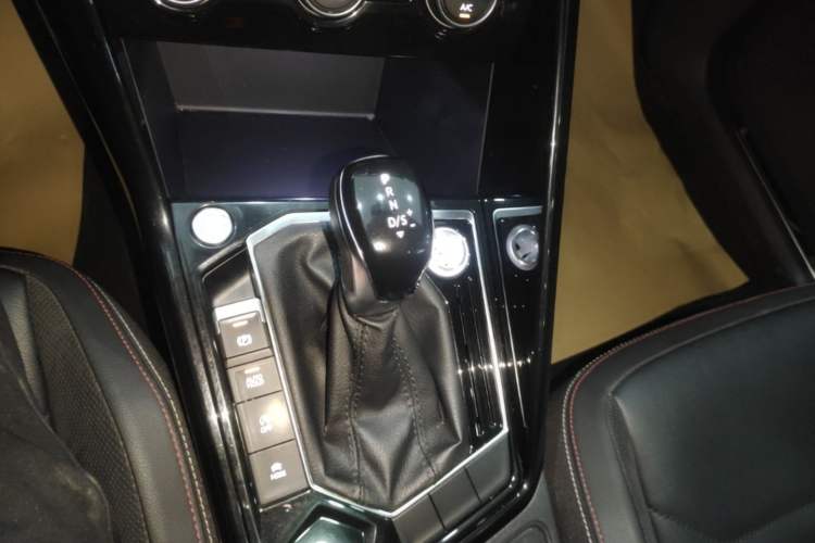 Used Volkswagen Tayron 2019 330TSI Two-Wheel Drive Luxury Model China VI Standard Gear Lever