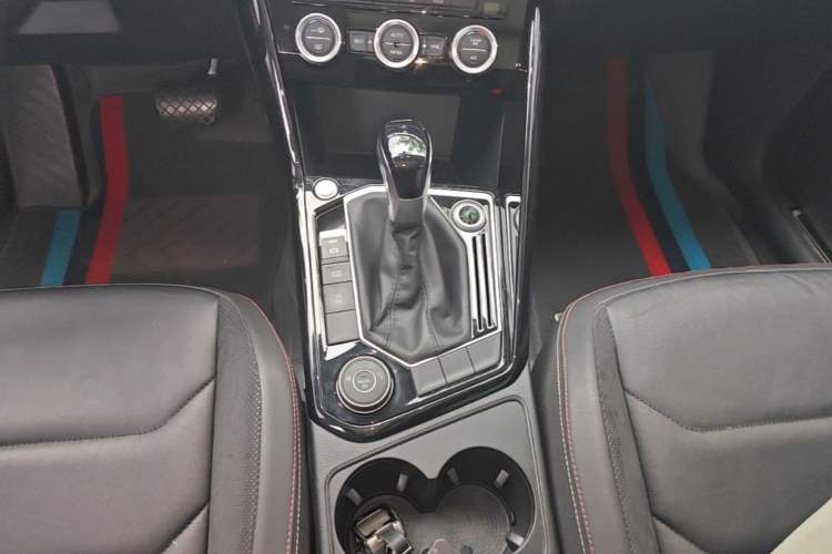 Used Volkswagen Tayron 2019 330TSI Four-Wheel Drive Luxury Version China VI Standard Gear Lever
