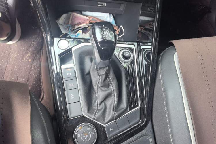 Used Volkswagen Tayron 2019 380TSI Four-Wheel Drive R-Line China VI-standard Gear Lever
