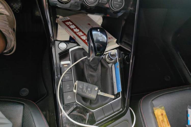 Used Volkswagen Tayron 2019 330TSI Two-Wheel-Drive Luxury Version China V Emission Standard Gear Lever