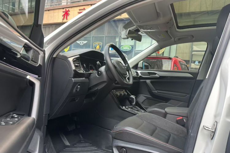 Used Volkswagen Tayron 2019 330TSI Two-Wheel Drive Luxury Model China VI Standard Interior 1