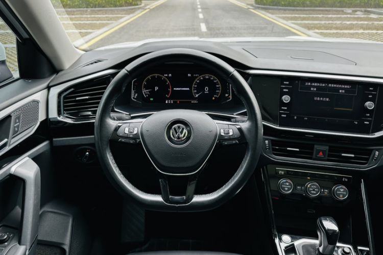 Used Volkswagen Tayron 2019 330TSI Two-Wheel-Drive Luxury Plus China VI Standard Interior 3