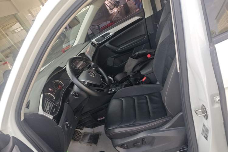 Used Volkswagen Tayron 2019 330TSI Two-Wheel-Drive Luxury Version China V Emission Standard Left Front Seat