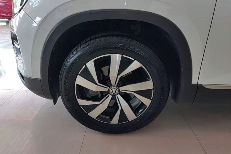 Used Volkswagen Tayron 2019 330TSI Two-Wheel Drive Luxury Model China VI Standard Left Front Wheel Hub